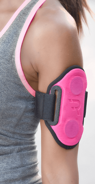 U-Run adapts to every kind of arm, from the smallest to the biggest. Available in two sizes for men and women, it will be comfortable even when weight lifting